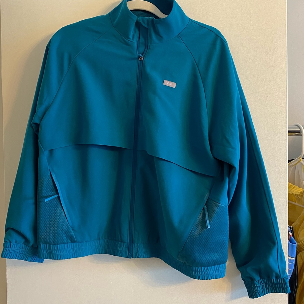 FIGS Sydney Jacket